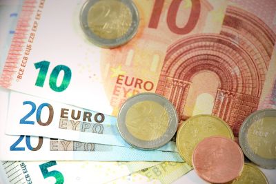 Inflation.  In Deutschland mit 6% erhöhen alle Geschäfte die Preise auf 1,25 US-Dollar für 1 US-Dollar!