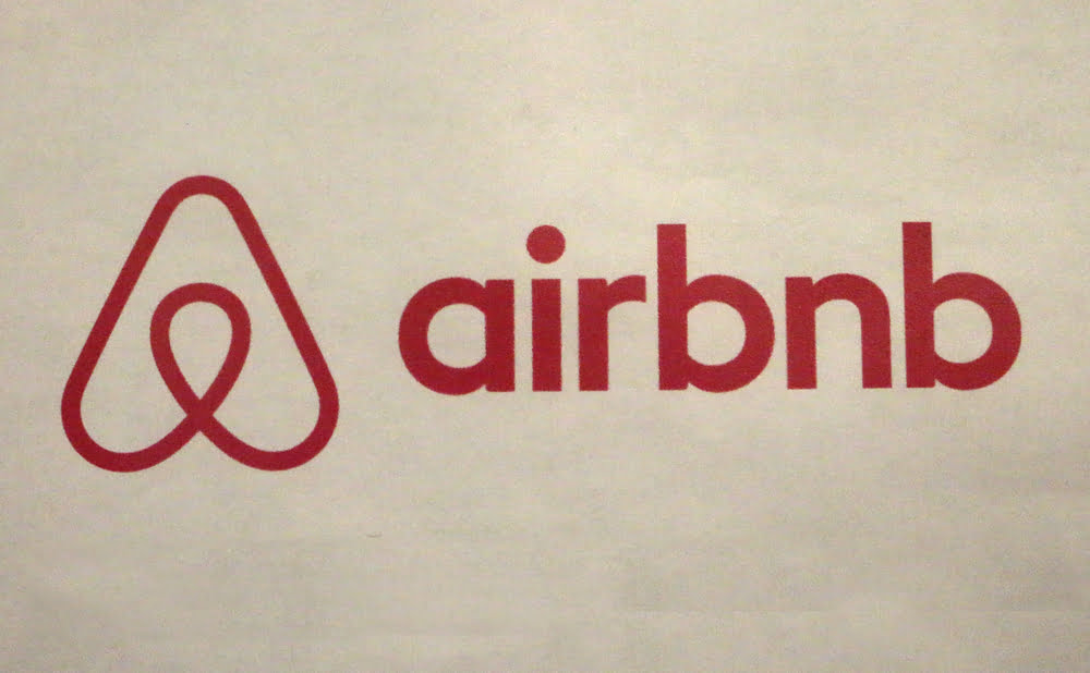 Airbnb Referendum Economie Disruptive Critiques Locations Immobilier