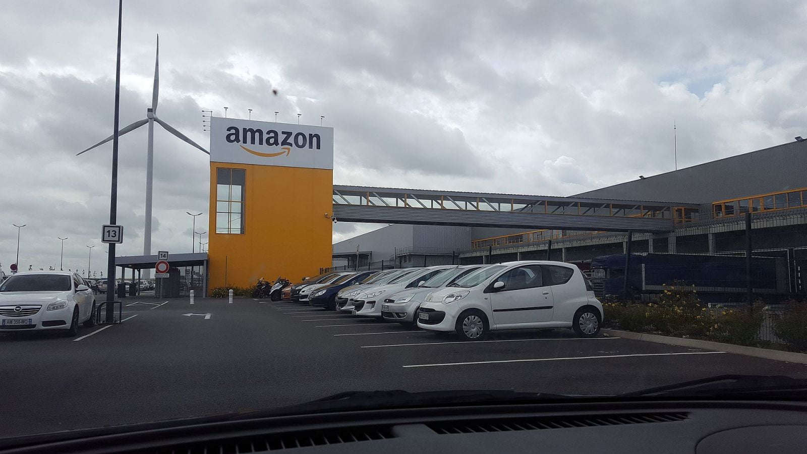 Amazon Prolongation Fermeture France Centres Distribution Covid