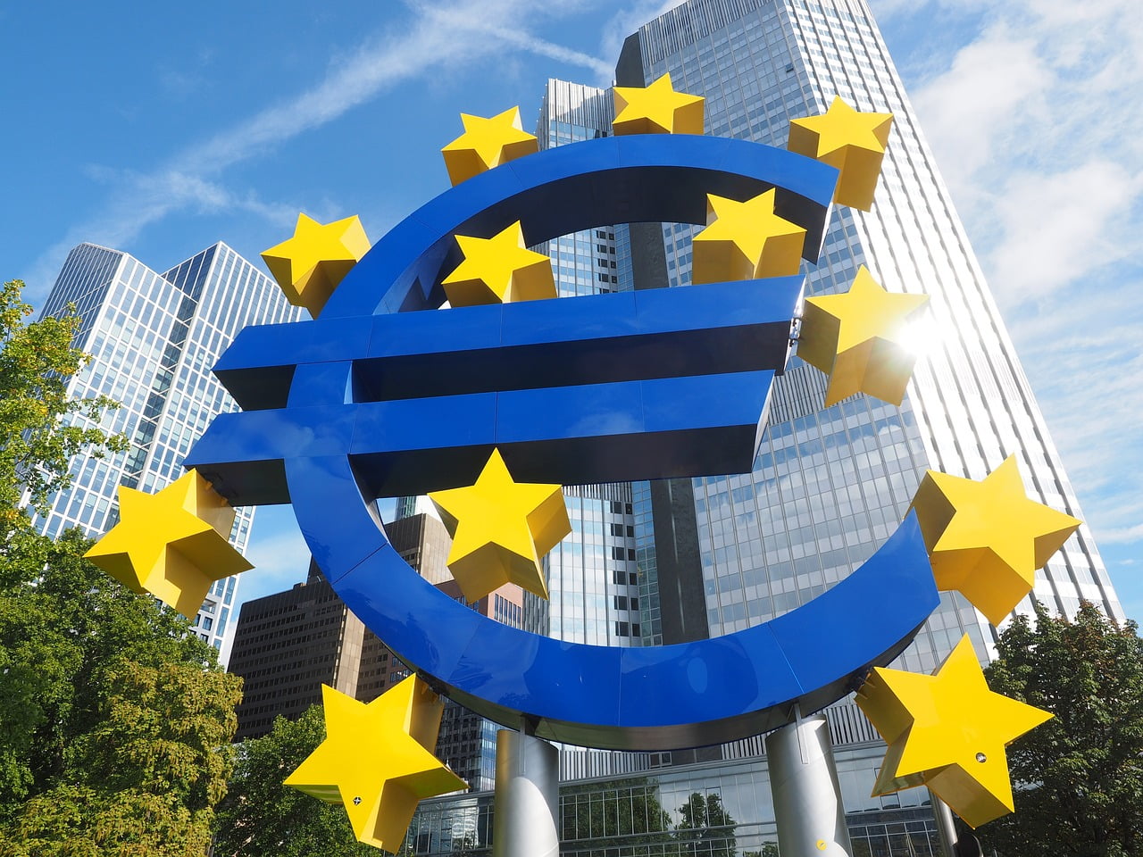 BCE-augmente-ses-taux-directeurs-a-un-niveau-jamais-vu-de-l-histoire