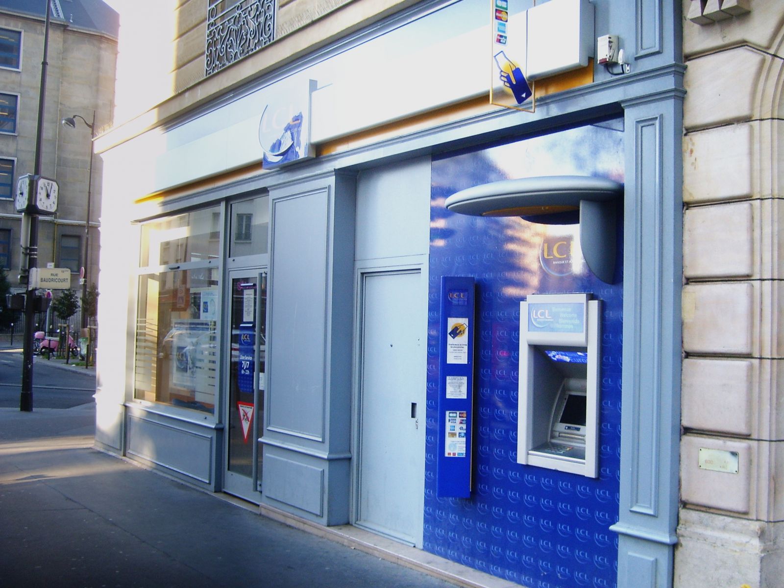 Covid Acceleration Fermeture Agences Bancaires