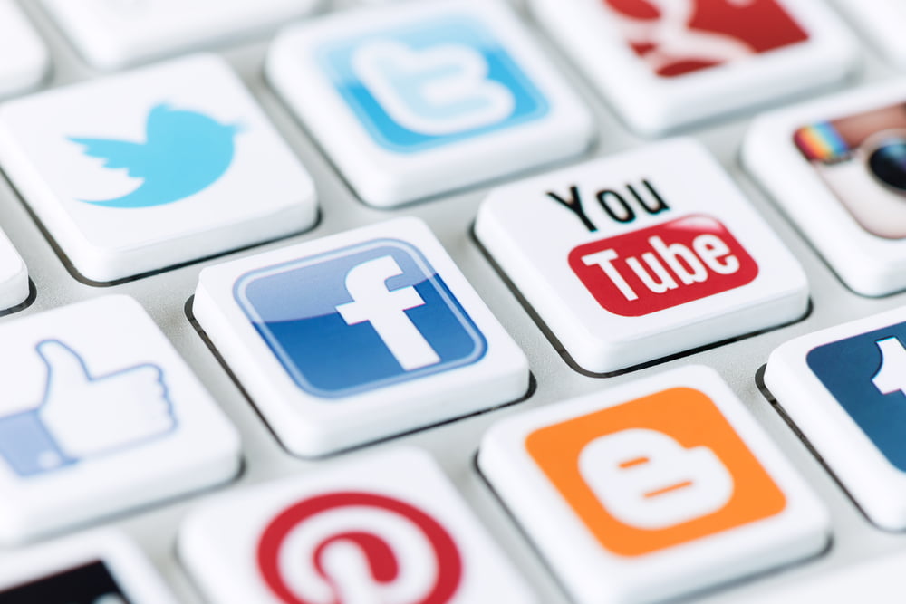 Entreprises Relation Clients Reseaux Sociaux