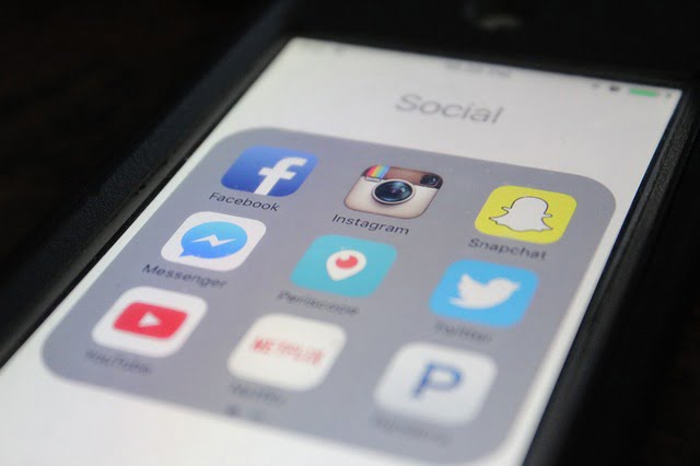 France Internet Jeunes Enfants Reseaux Sociaux