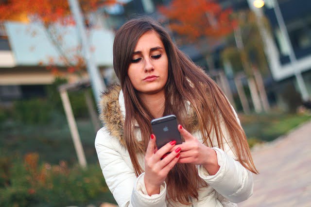 Harcelement Victimes Femmes Aide Smartphones