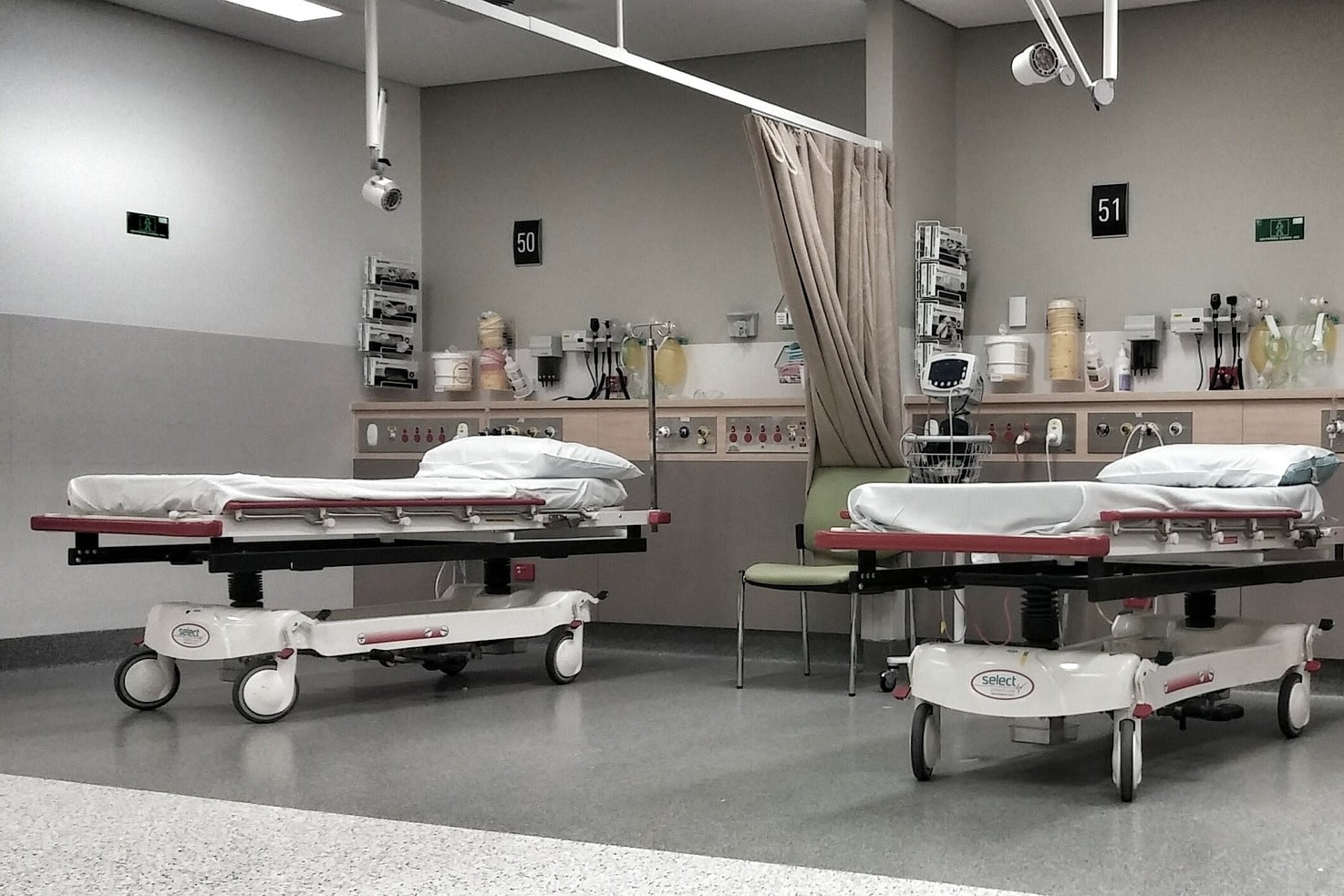 Hopital Soins Critiques Reanimation Lits Cour Comptes