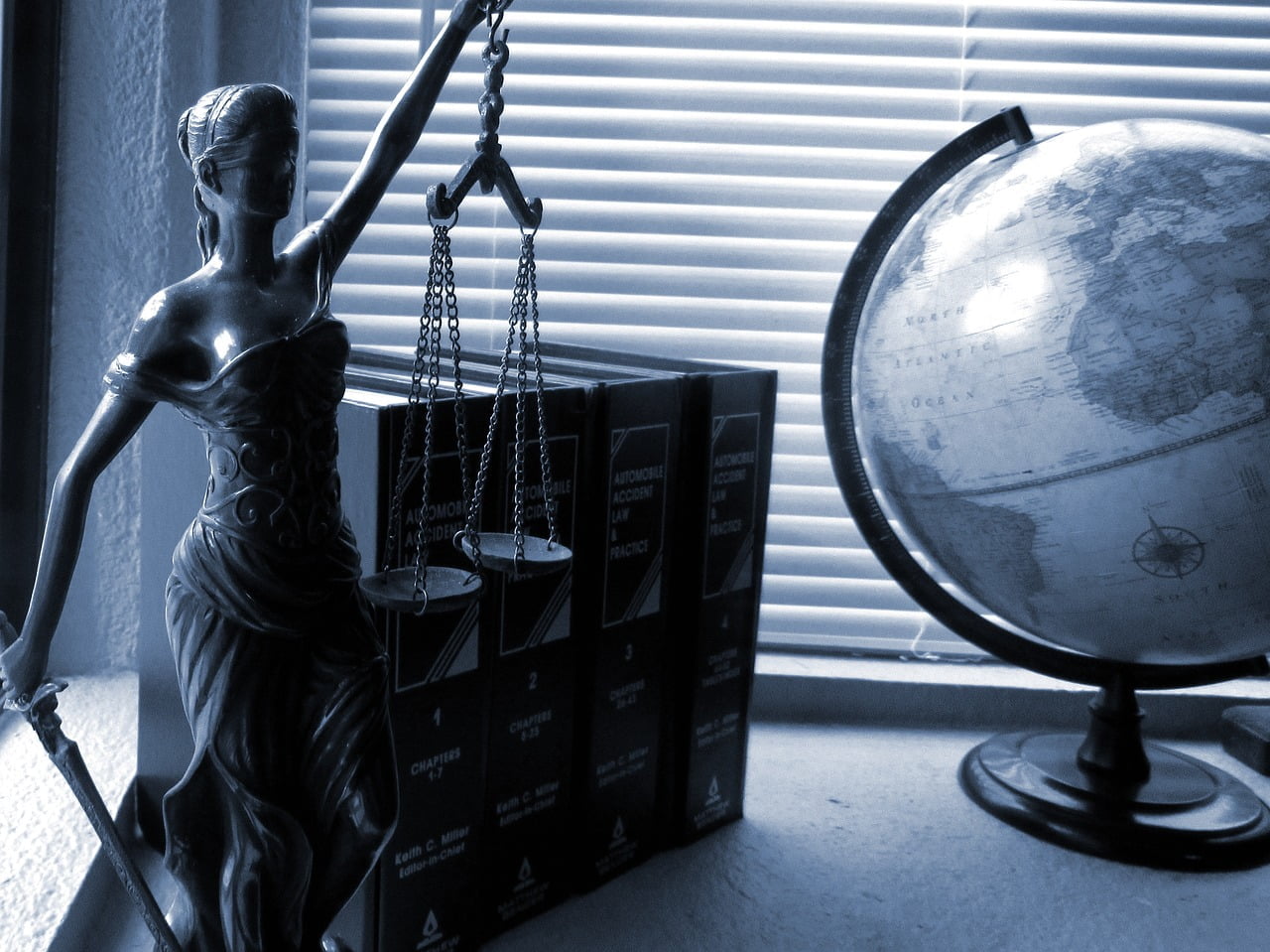 Justice Avocat Disruption Service Numerique Internet
