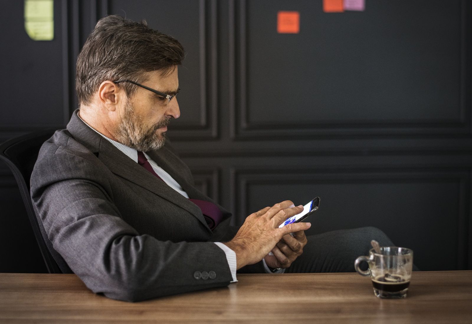 Manager Decideur Smartphone Costume