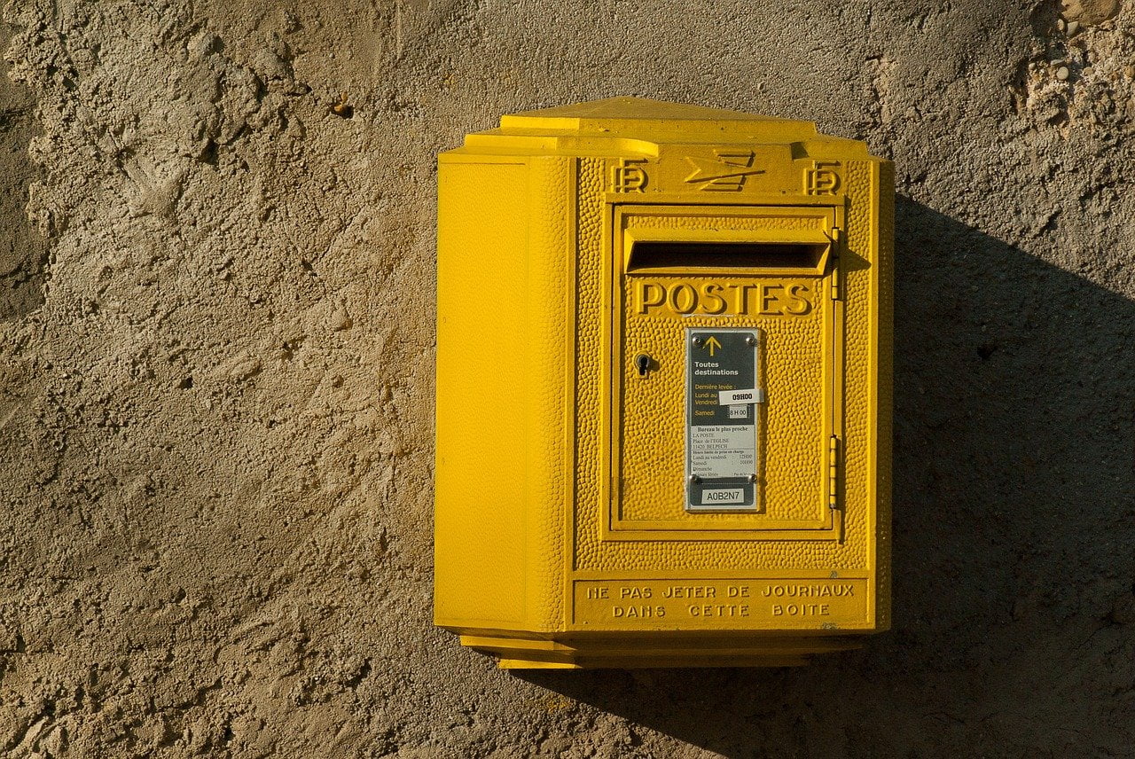 Poste Timbre Rouge Abandon 1