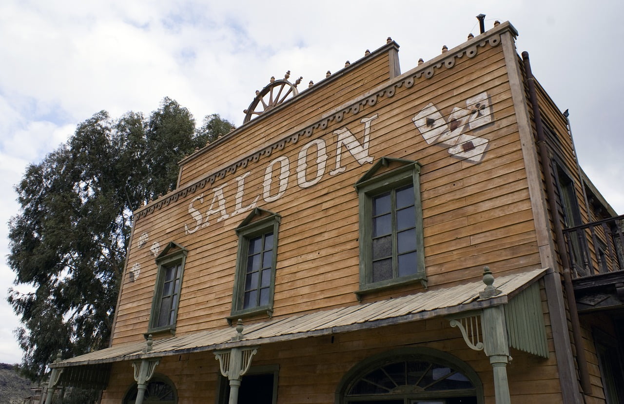 Saloon 207396 1280