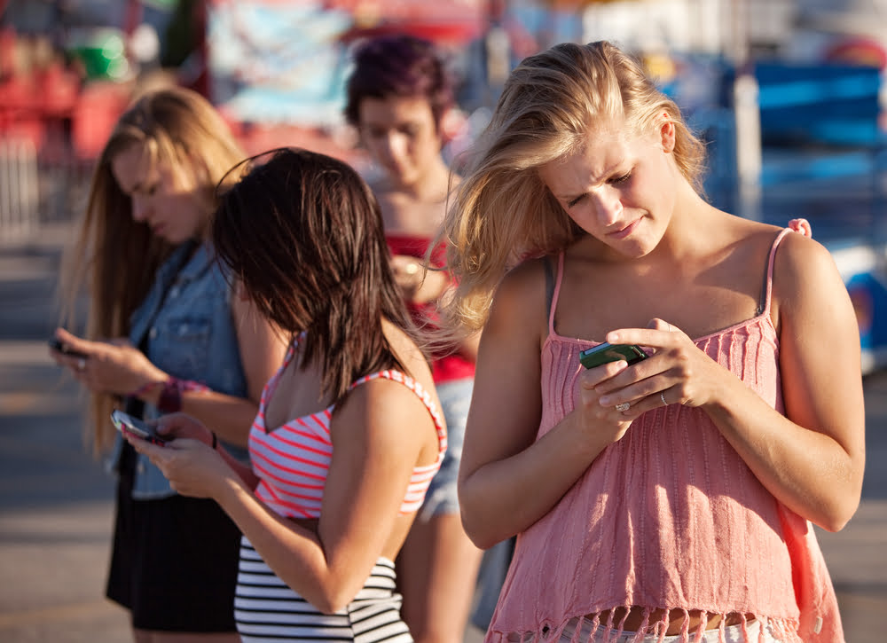 Smartphones Adolescent Isolement Addiction