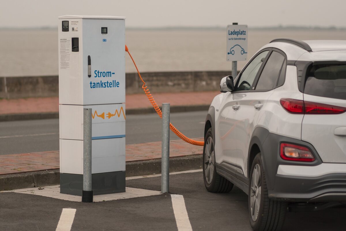 Vehicules Electriques Recharge Borne Interoperabilite Strategie
