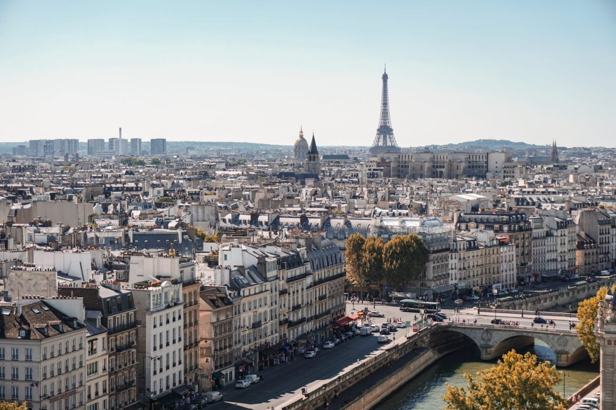 Les places de stationnement gratuites existent à Paris.