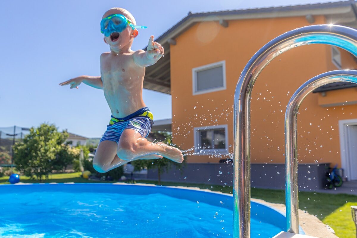 Piscines Privees Luxe Interdiction Eau Secheresse Ecologie Immobilier