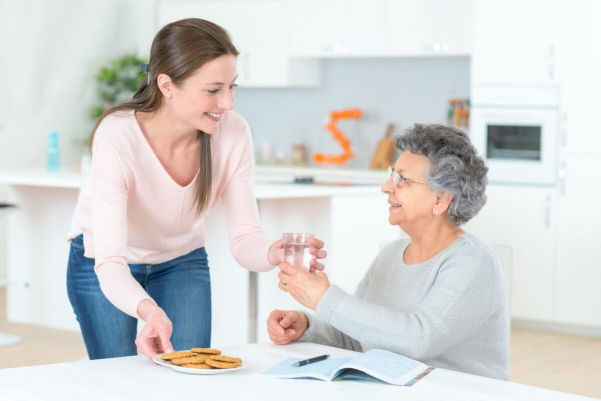 Canicule Deshydratation Seniors Soins Sante Danger Prete