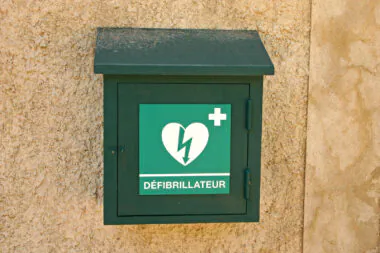 Cybersecurite Defibrillateurs Protection Sante Urgence Appareil Zimmer