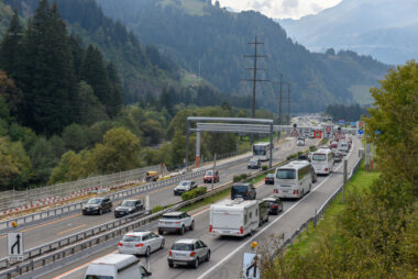 Tunnel Gothard Fermeture Fissure Plafond Securite Route Suisse