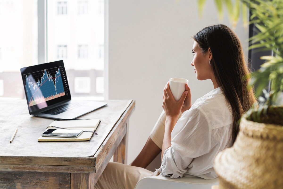 Attractive,business,woman,sits,at,table,in,front,of,laptop