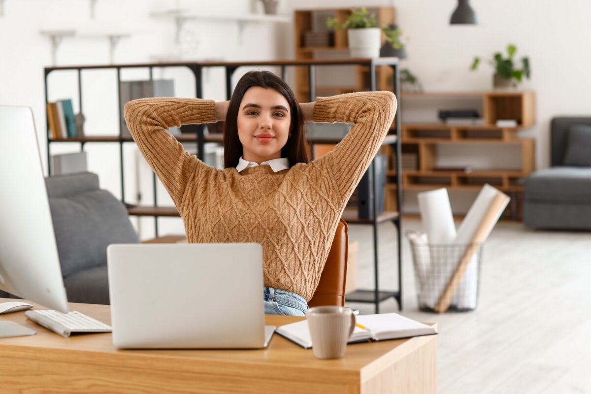 Young,female,programmer,in,office