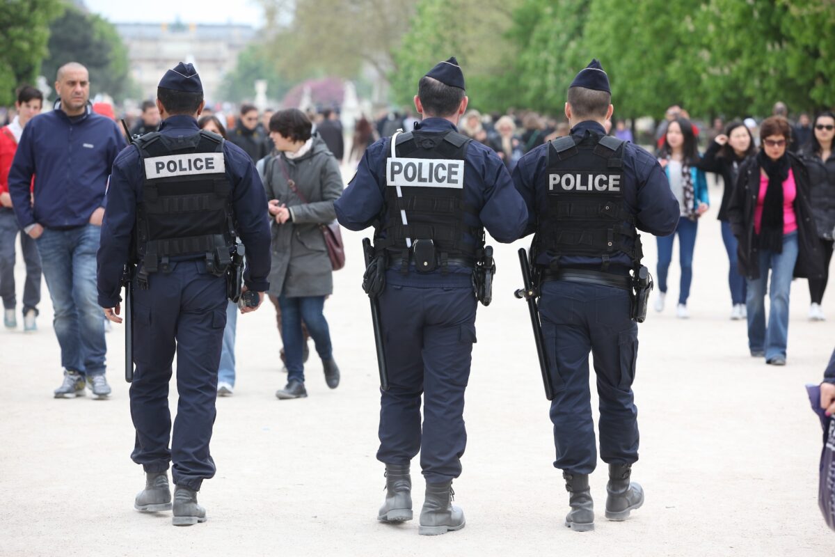 jo-paris-prime-policiers-darmanin