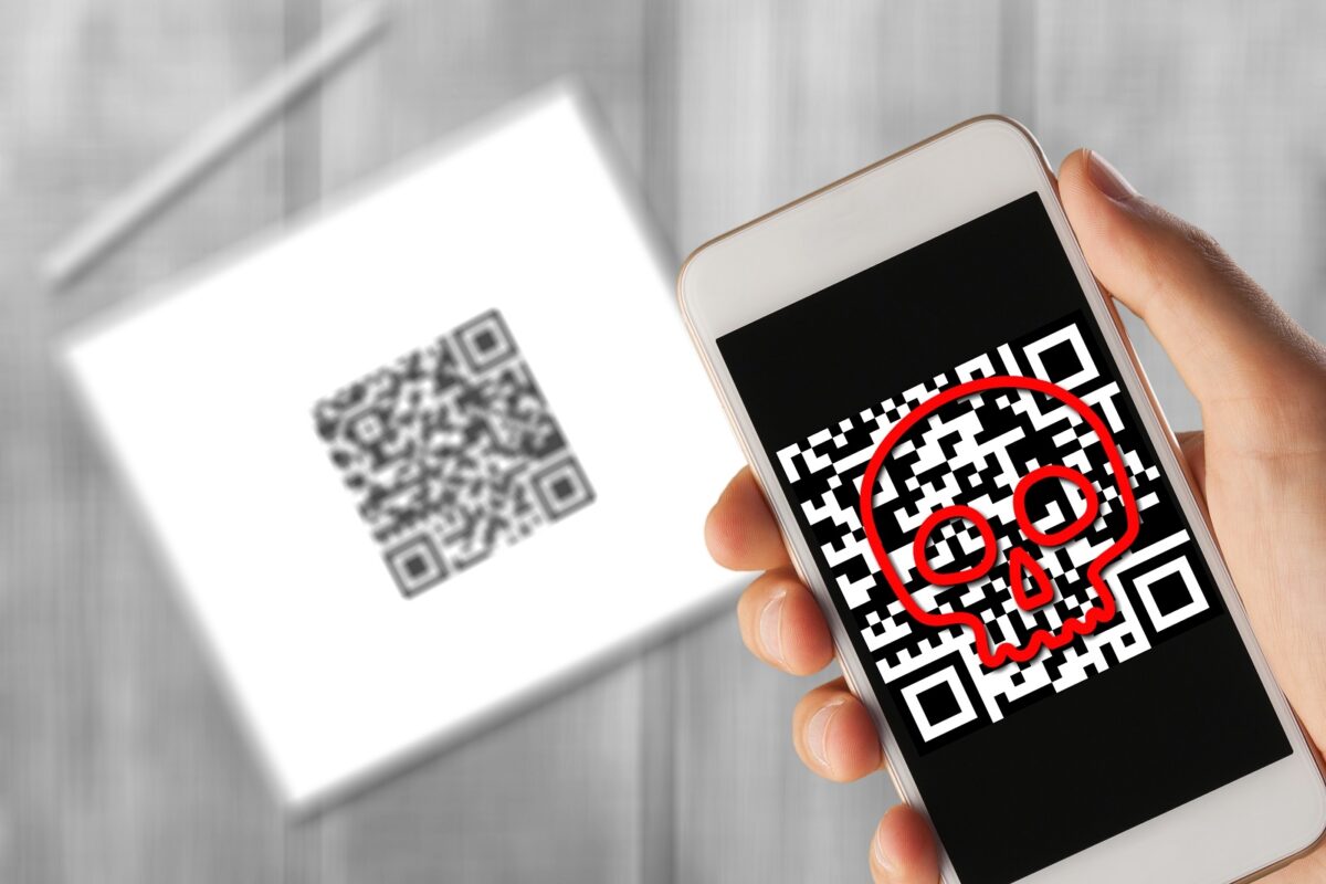 qr code, scan, scam, danger, phishing, lien