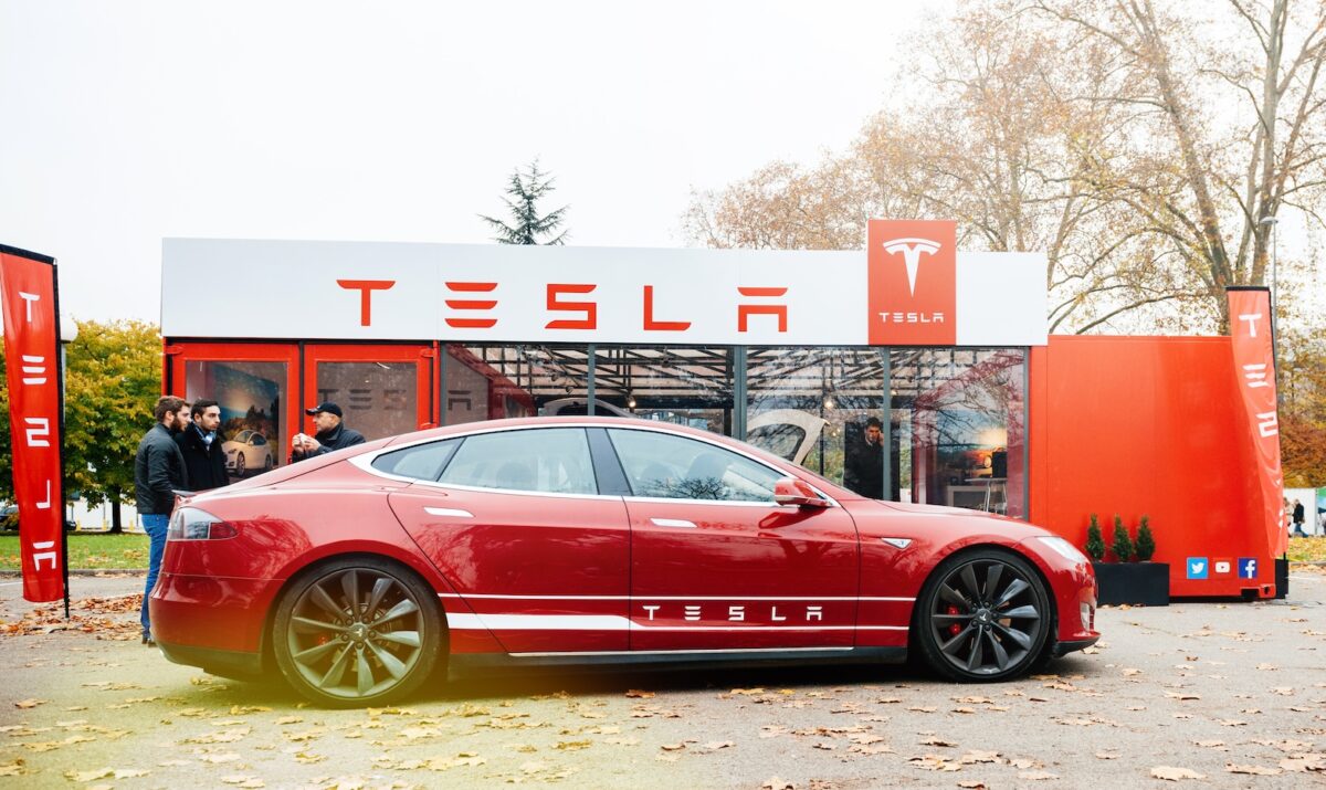 tesla-automobile-voiture-electrique