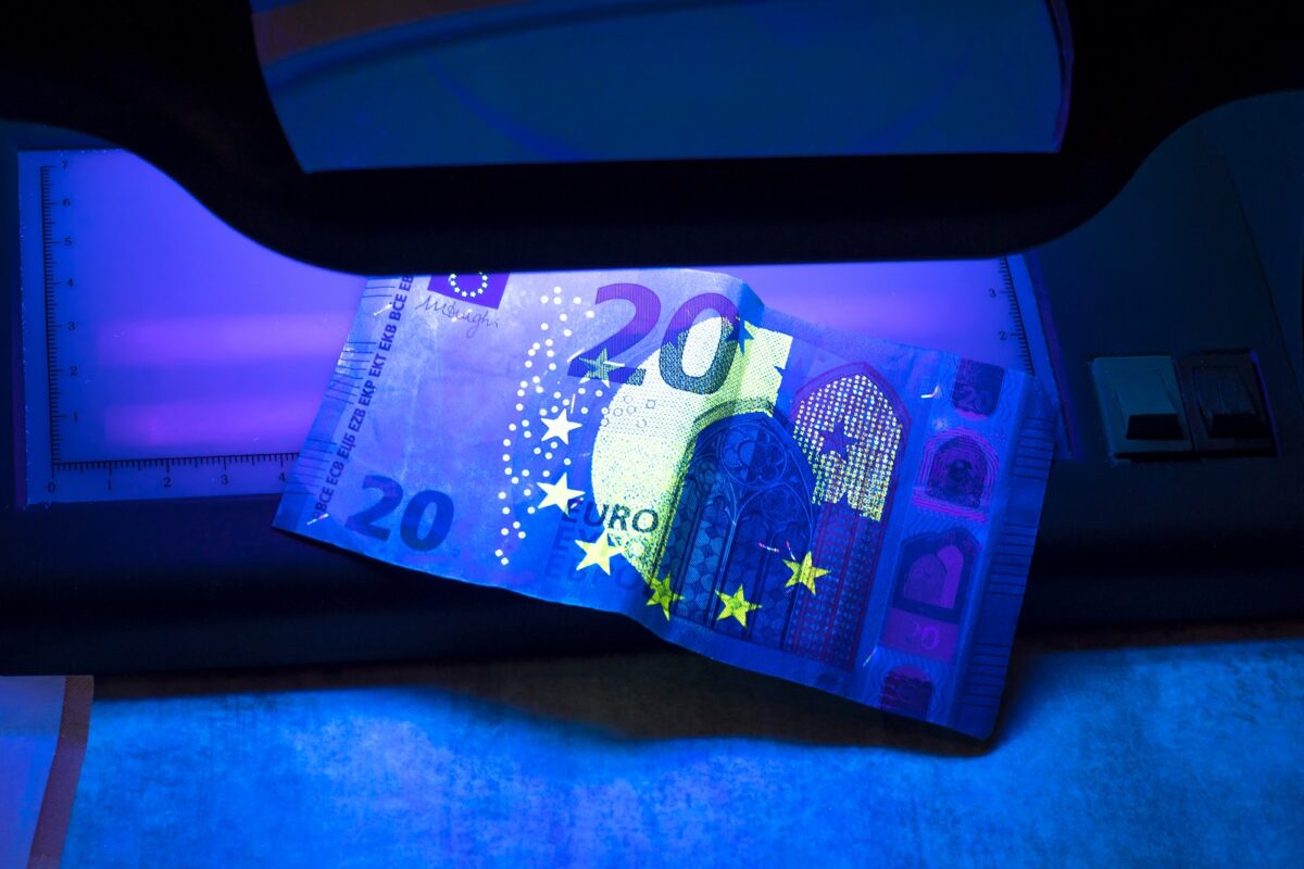 faux billets, contrefaçon, monnaie, bce, argent, euros,