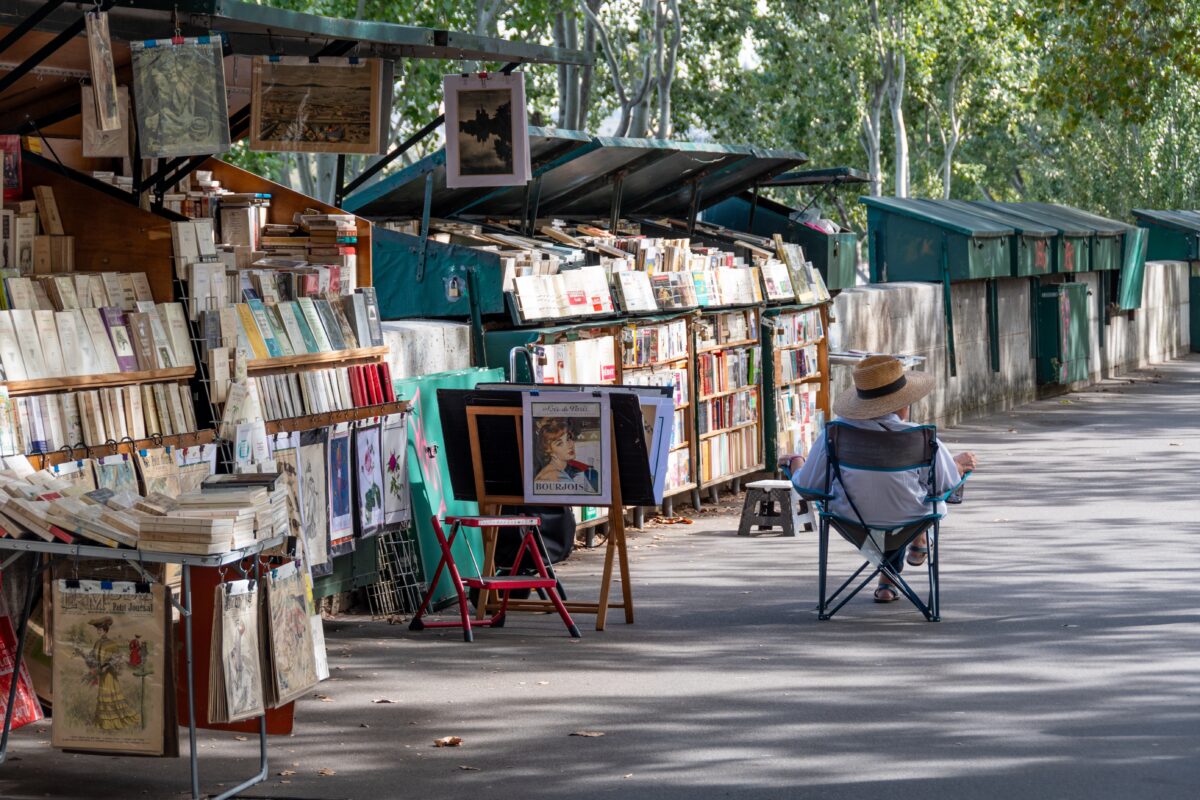 bouquiniste, Paris, quais de Seine, JO 2024? Jeux Olympiques, cérémonie, juillet 2024, sécurité, public, accueil, Élysée, Emmanuel Macron