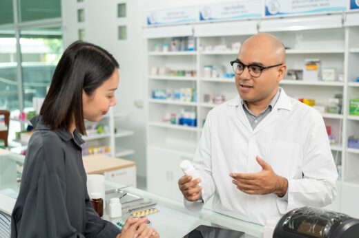 pharmacien, antibiotiques, médecin, santé, cystite, angine, ordonnance