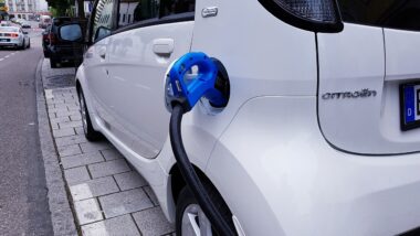 Les ventes de voitures électriques ont chuté en Europe. Pixabay
