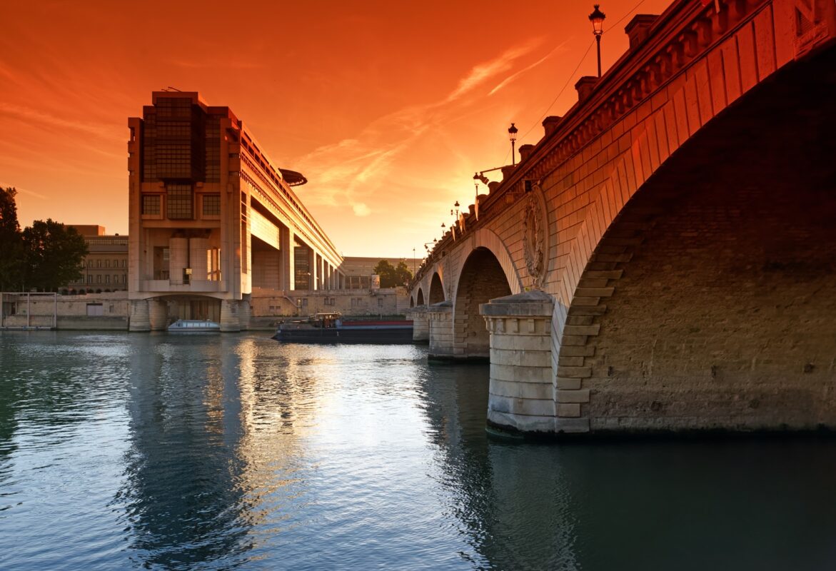 Ministry,of,economy,and,bercy,bridge,in,paris