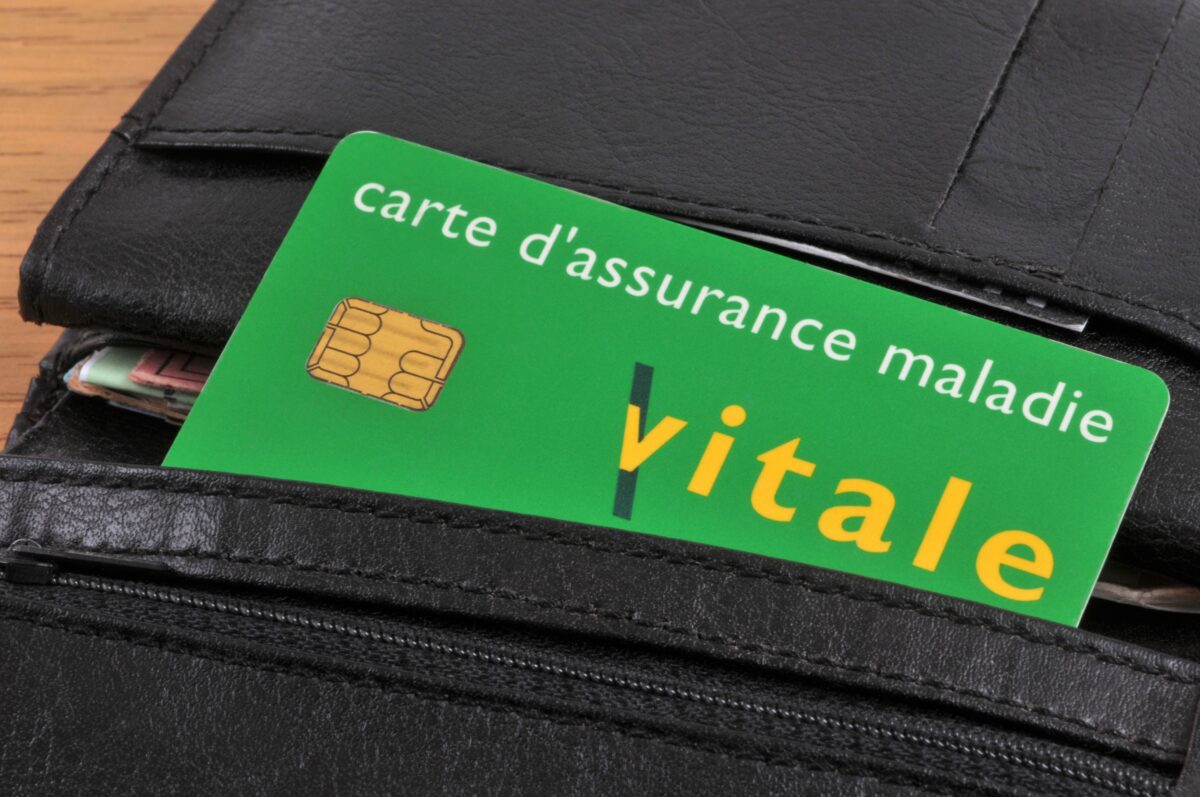 carte-vitale-faites-partie-personnes-telephone