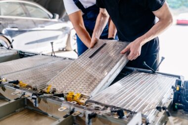 Voiture électrique : des chercheurs obtiennent un taux de recyclage record pour les batteries lithium-ion