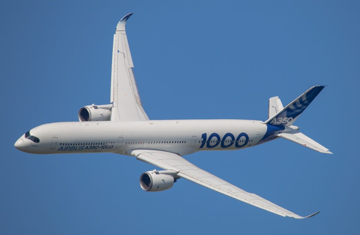 Airbus fait face à des retards de livraison inattendus : des dizaines d’appareils, dont des A350, sont prêts mais attendent toujours moteurs et sanitaires. Wikipedia
