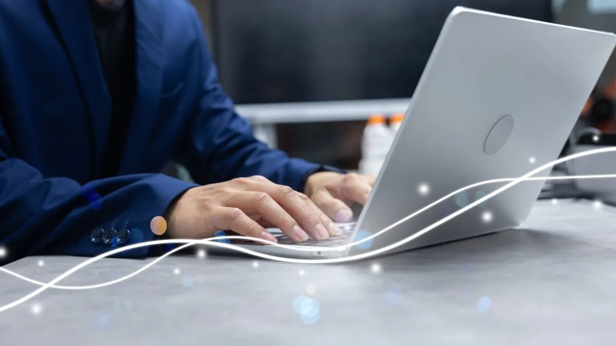 operateur-detrone-free-surprise-fibre-de-annee