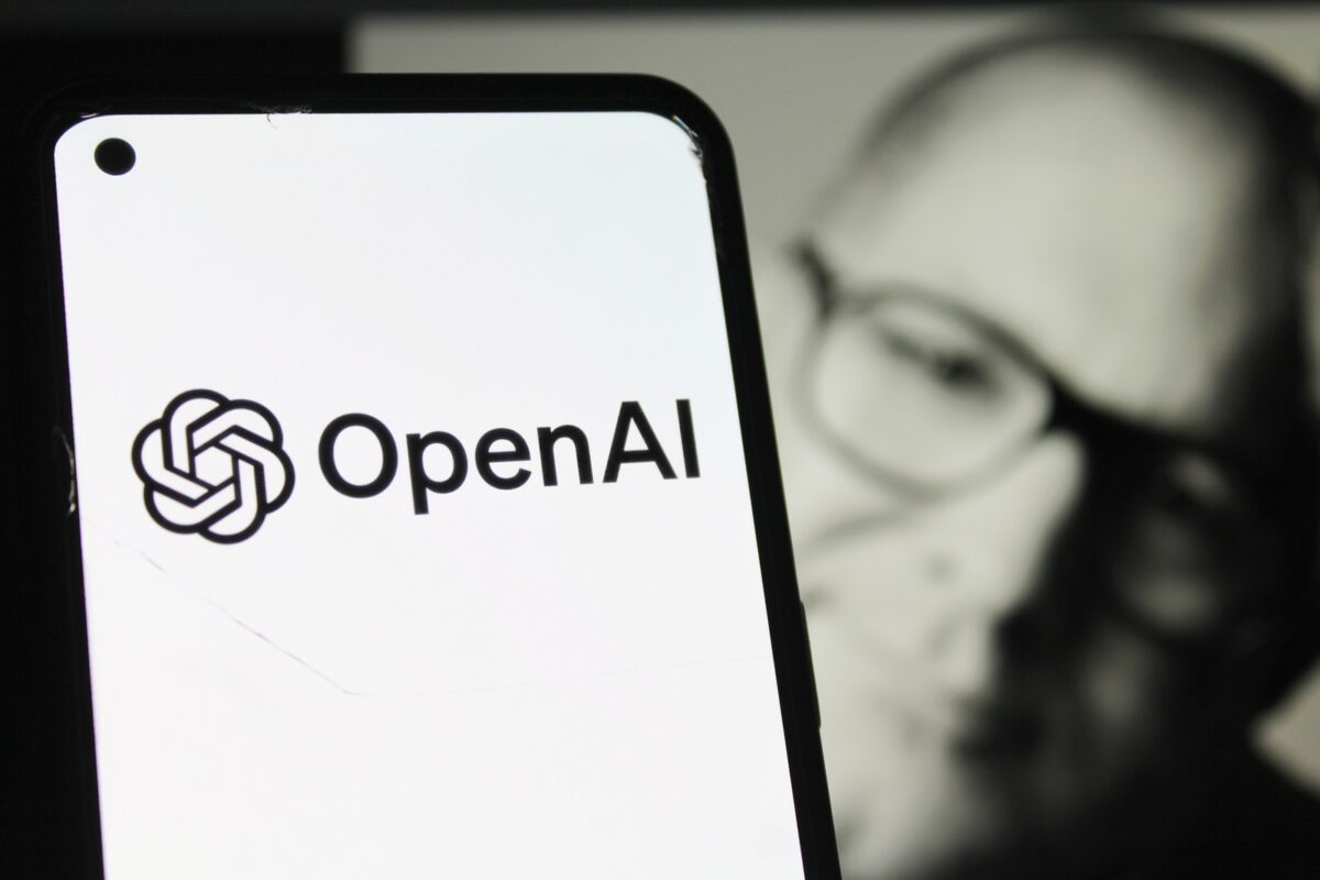 openai-jony-ive-projet-io-plainte-tribunal-marque-deposee