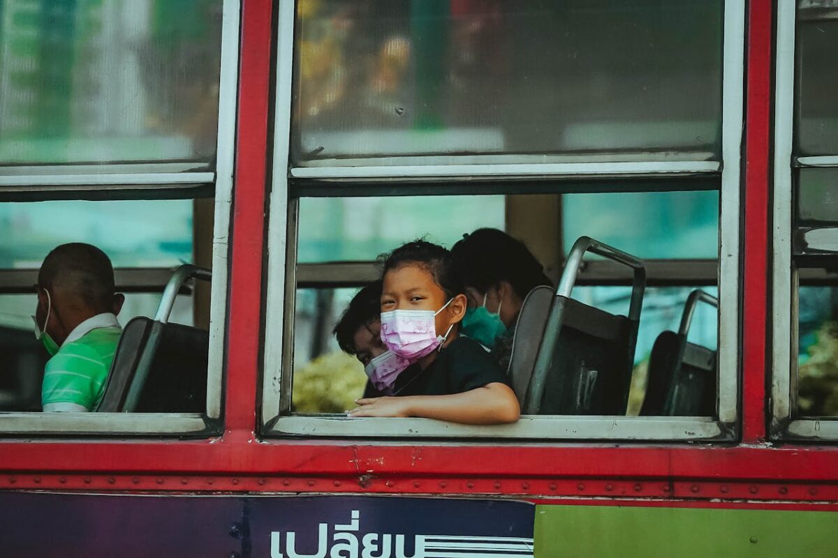 Covid-19 : les cas flambent en Thaïlande, faut-il toujours y aller en vacances ?