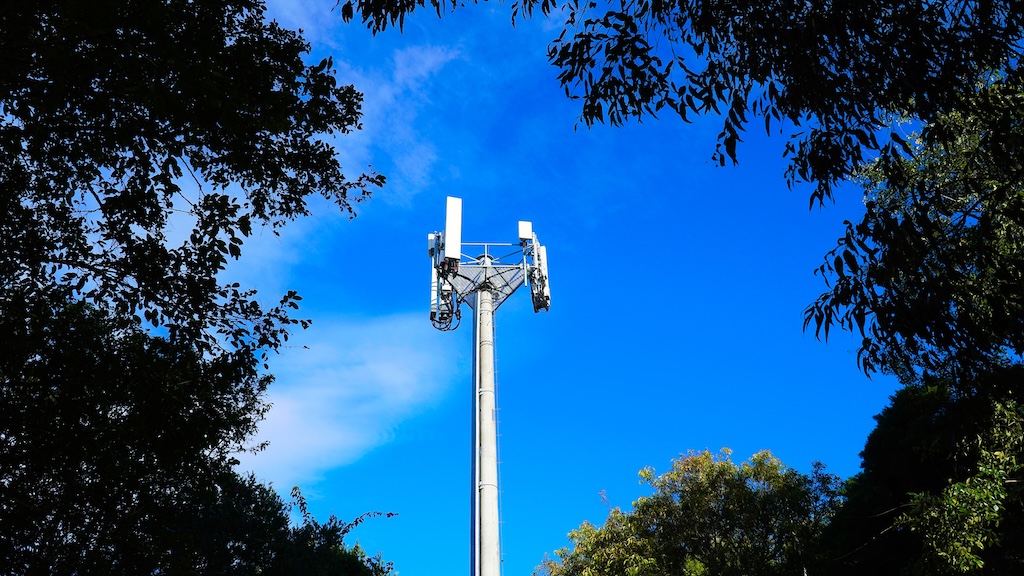 orange-vol-antennes-5g-premiere-en-france