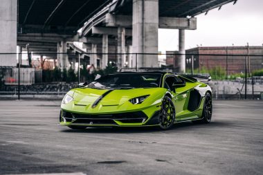 Lamborghini freinée par les taxes, même les riches hésitent à acheter