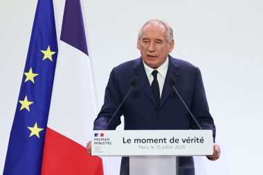 Bayrou face au risque de dissolution : entre confiance affichée et compromis tactique