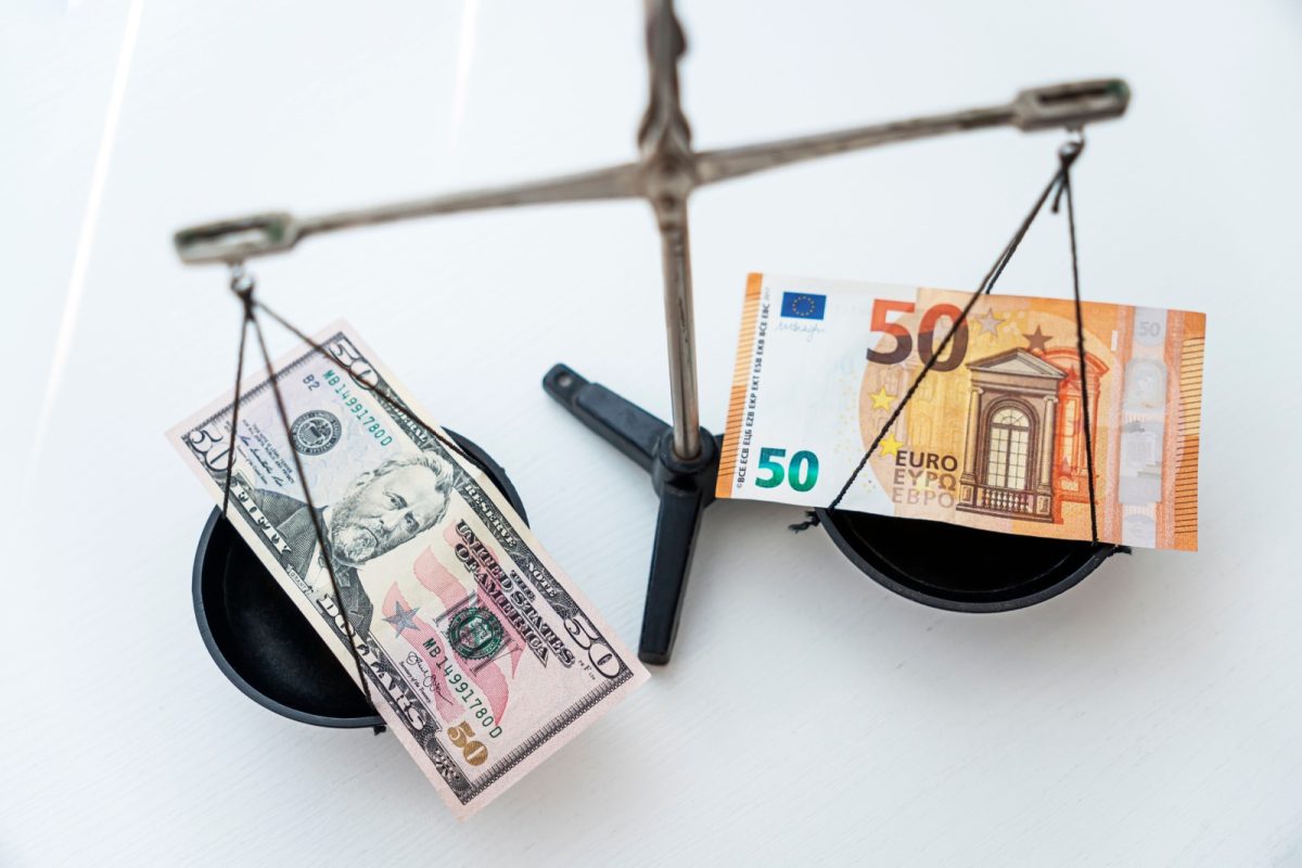 Euro 120 Dollar Force Trompeuse Europe