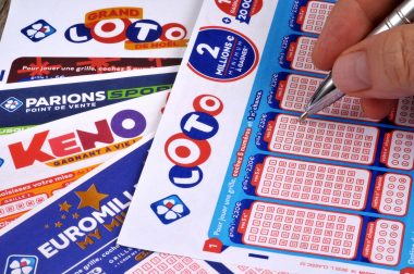 Jeux d'argent : de plus en plus de Français tentent leur chance