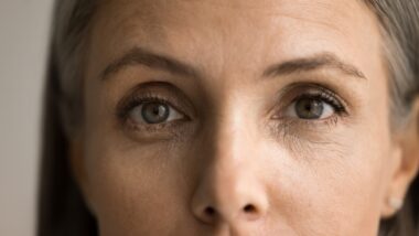 Un implant sous la rétine redonne l’espoir aux patients atteints de DMLA