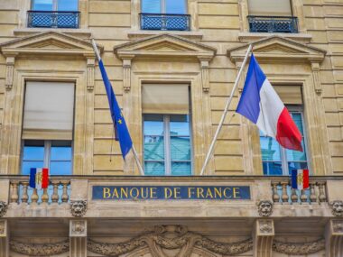 Le gouverneur de la Banque de France insiste : les politiques doivent dépasser les divisions pour maîtriser le déficit