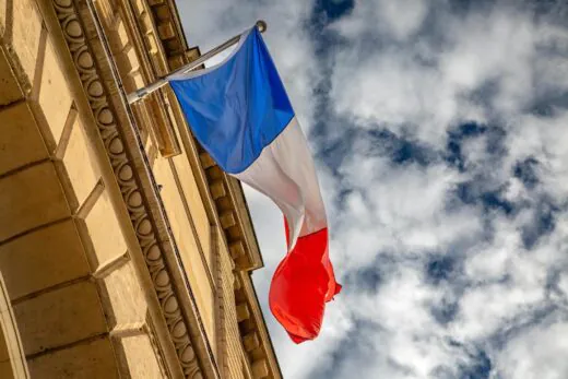Recours au conseil : l’État fait un bond de 31 % en 2024