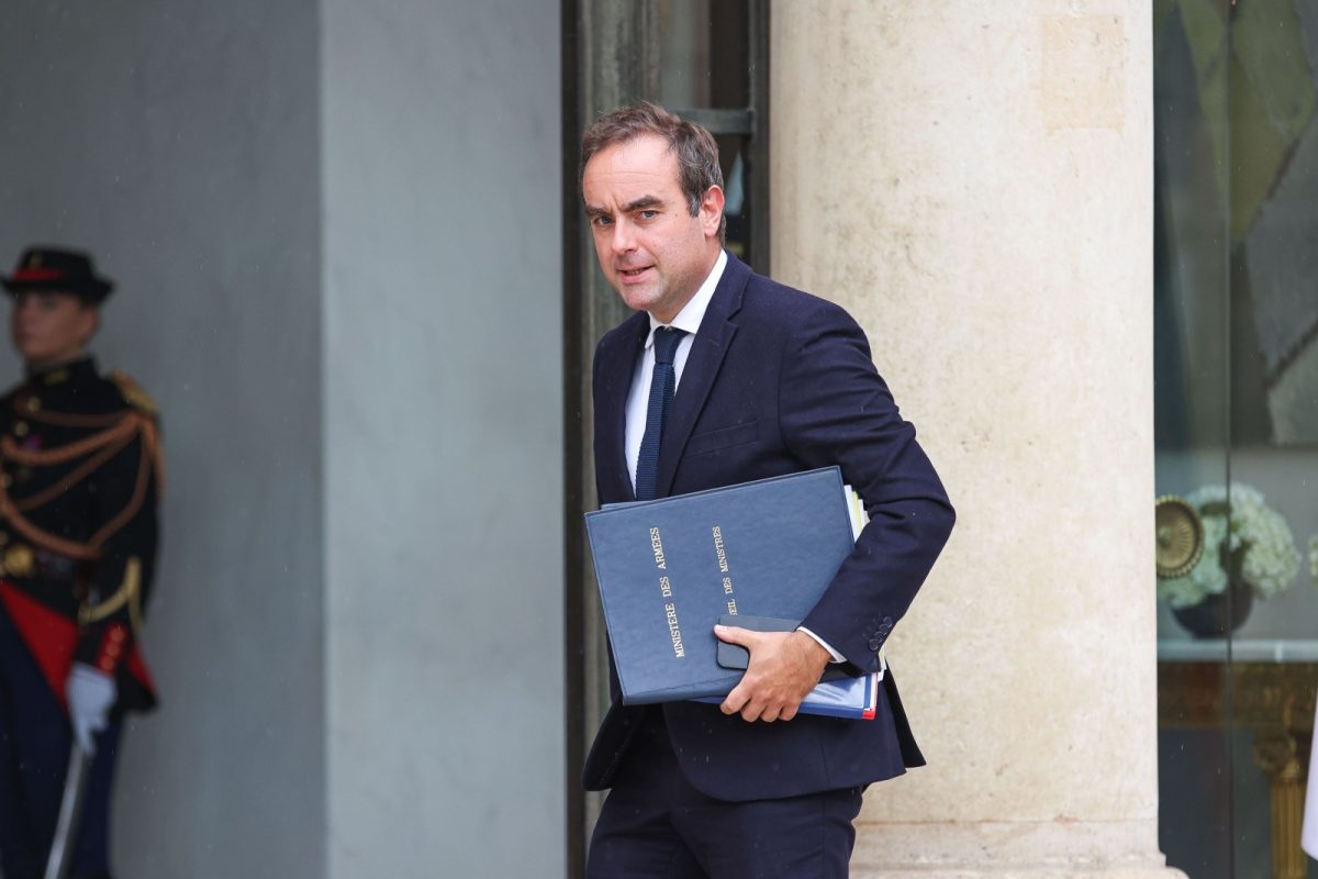 Sebastien Lecornu Demissionne La Sortie De Crise Nest Pas Pour Demain