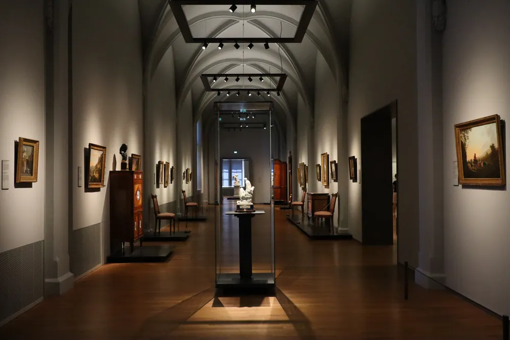 Cambriolage au Louvre : quatre nouvelles interpellations, dont un membre présumé du commando