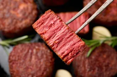 Stratégie pour l’alimentation : le gouvernement recommande de limiter la viande, sans chiffrer