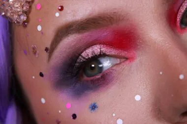 Nanoparticules : des substances non autorisées infiltrent les cosmétiques scintillants