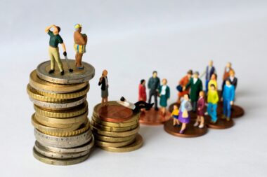 Economic,inequality,expressed,by,a,difference,in,coin,height