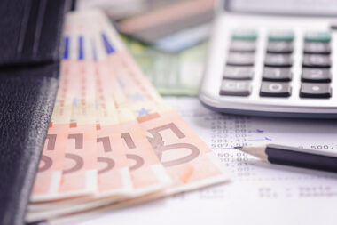 Salaire : les jeunes actifs brisent le tabou français